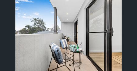 High End 4/5 Bedroom Freestanding Home with Study - Photo 5