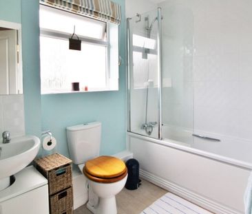 2 bedroom flat to let - Photo 6