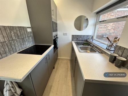 1 bedroom flat to rent - Photo 3