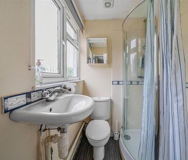 4 bedroom semi-detached house to rent - Photo 4
