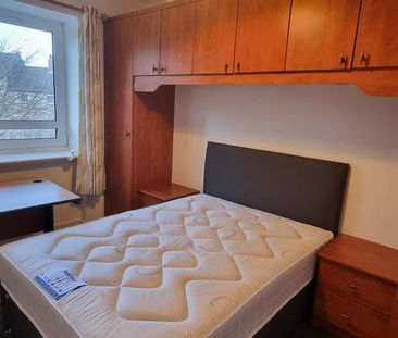 3 bedroom flat to rent - Photo 3