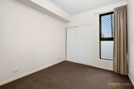 “Quality Apartment with court yard in the Heart of Enoggera!” - Photo 2