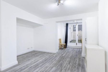 Newly painted two double bedroom flat with study near Regents Park and to tube! - Photo 5