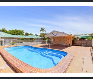 QUIRKY TOWNHOUSE LIVING - COMFORT, STYLE & CONVENIENCE! - Photo 6