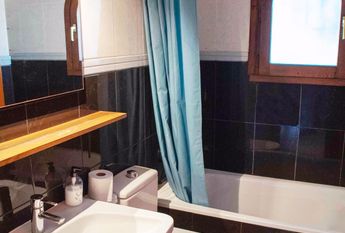 Villa for rent with sea views and private pool steps away from Lady Elizabeth School.