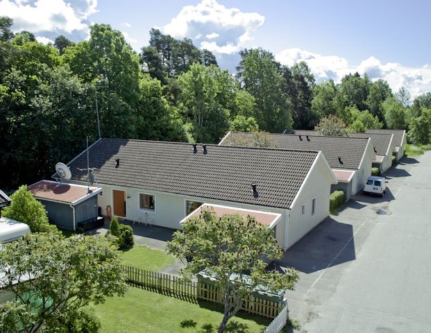 Hjälstabergsvägen 15A - Foto 1