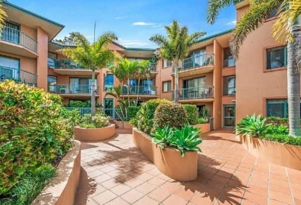 Stylish Fully-Furnished Apartment in Prime Southport Location! - Photo 1