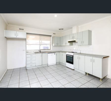 409 Etiwanda Avenue, Mildura, Vic 3500 - Photo 2