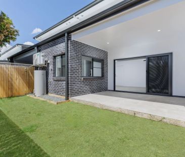 Brand new, beautifully designed townhouse! - Photo 6