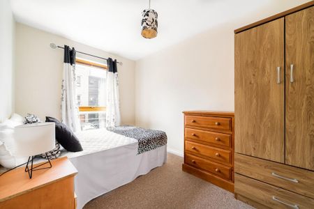 4 bedroom end of terrace house to rent - Photo 5