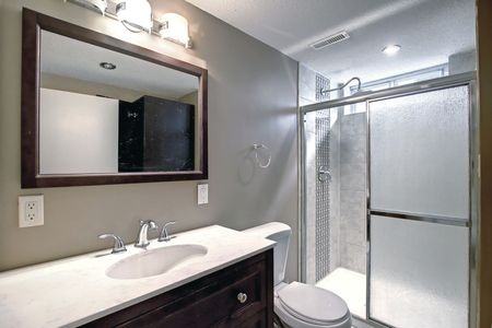 Beautiful 5-Bedroom Bungalow for Rent – 6607 Malvern Road NE Available Jan 1, 2026 - Photo 2