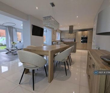 3 bedroom detached house to rent - Photo 4