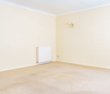 St Laurence Avenue, Brundall, Norwich - Photo 3