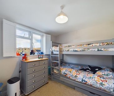 4 bedroom end of terrace house to rent - Photo 3