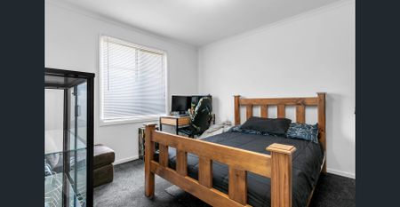 Delightful 4 Bedroom home - Photo 4