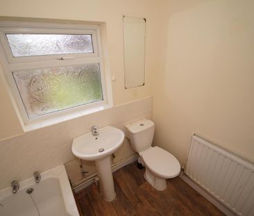 3 bedroom end of terrace house to rent - Photo 5