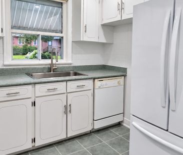 For Lease - 27 Inchcliffe Crescent Unit# Upper, Toronto, Ontario - Photo 5