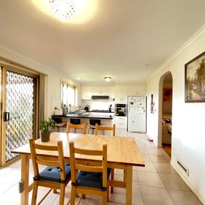 Thomastown - Photo 2