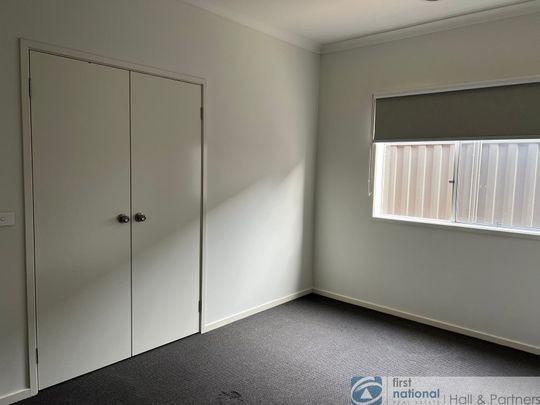 14 Scorchin Drive, Cranbourne South - Photo 1