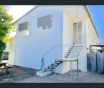 4/27 Salstone Street, Kangaroo Point, Qld 4169 - Photo 4