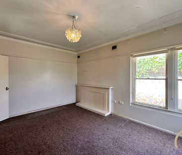 Family Comfort and Convenience in Prime Villawood Location! - Photo 3