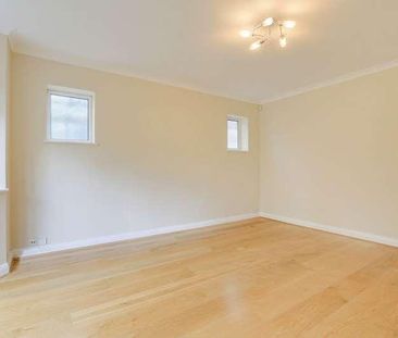 Holly Lane East, Banstead, SM7 - Photo 1