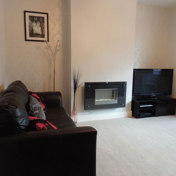 Nork Gardens, Banstead - Photo 1