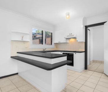 Conveniently Located! - Photo 3