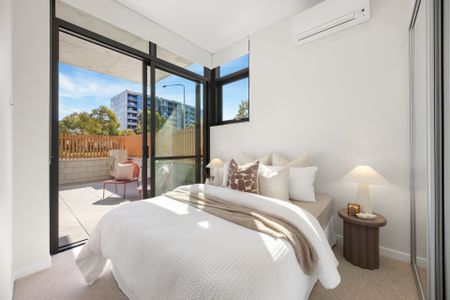 Brand new designer ground floor living with private courtyard - Photo 3