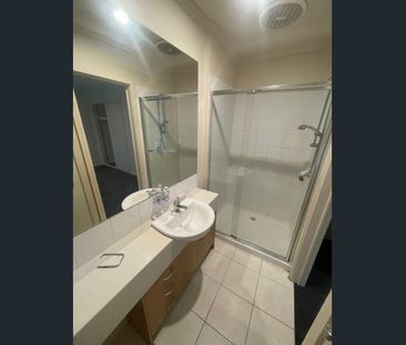 Simply Stunning, Ultra-Modern Executive Townhouse in Prime Location - Photo 6