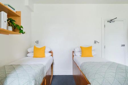 Silver Twin Room - Photo 5