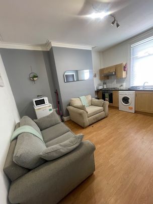 1 Bed Flat, Bude Road, LS11 - Photo 1