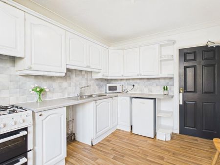 1 bedroom in a house share to rent - Photo 5