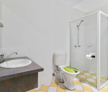 1-Bedroom Apartment for Rent – Convenient Living Above Local Shops! - Photo 1