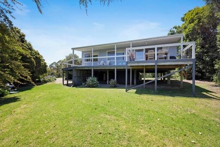 Sundrenched Beach Retreat - Photo 3