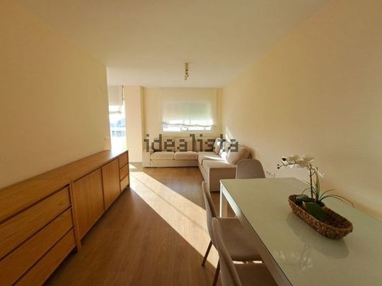 Alquiler de ático en Calle Escritora Josefina Aldecoa - Photo 1