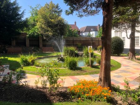 2 Bed Flat, Wavertree Court, SW2 - Photo 3