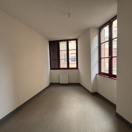 Location Appartement 2 pièces 33m² CHARLIEU 42190 - Photo 3