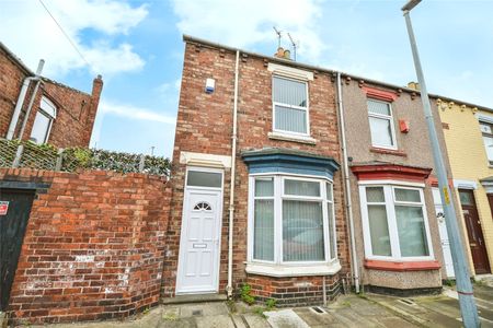 4 Bedroom Terraced - Photo 2