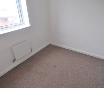 2 bed Apartment - To Let - Photo 3
