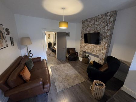 3 bedroom flat to rent - Photo 2