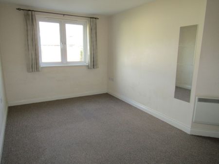 2 bed Apartment - To Let - Photo 4