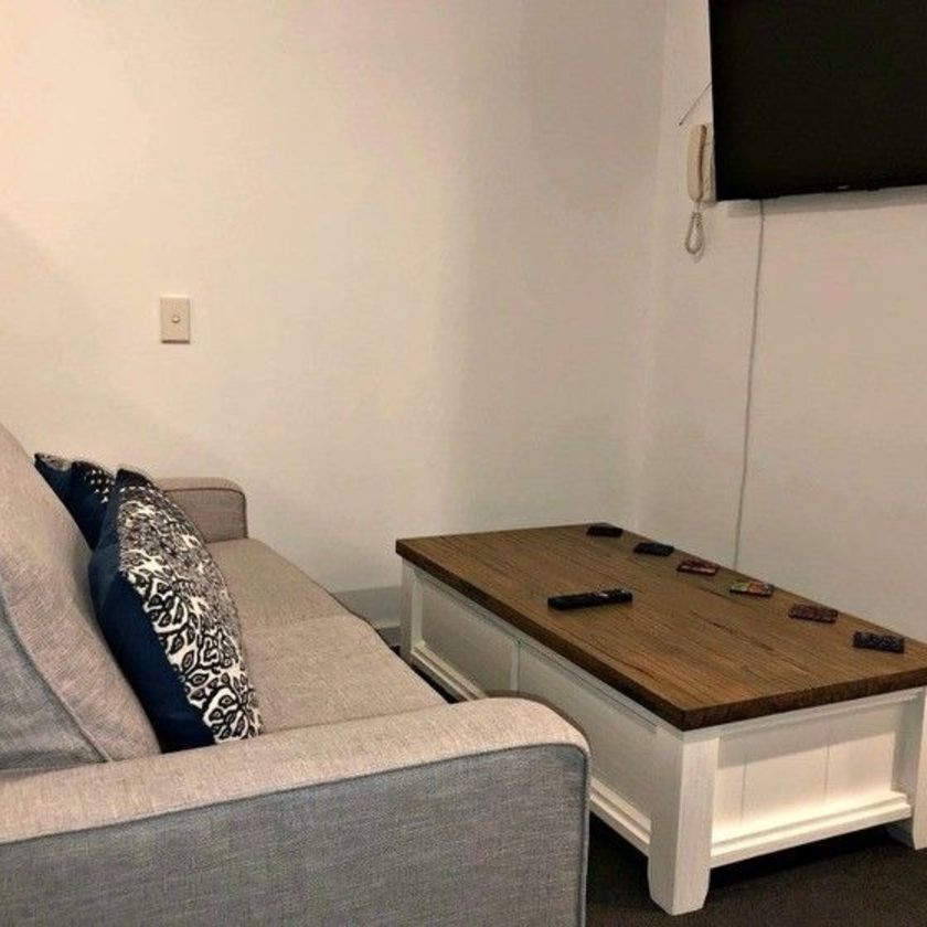 Fully Furnished Studio for Rent in Thorndon – Walk to CBD & University! - Photo 1