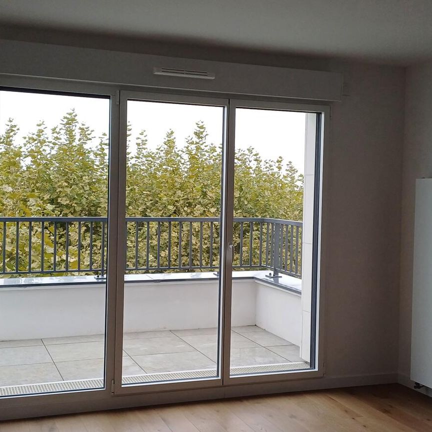 location Appartement T2 DE 46.6m² À SAINT MAUR DES FOSSES - Photo 1