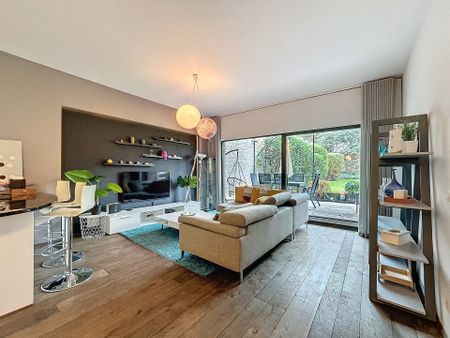 Gelijkvloerse verdieping met drie slaapkamers in Ixelles - Photo 2