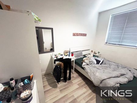 5 bedroom semi-detached house to rent - Photo 2