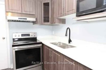 For Lease - 208 Carriage Way, Waterloo, Ontario - Photo 2