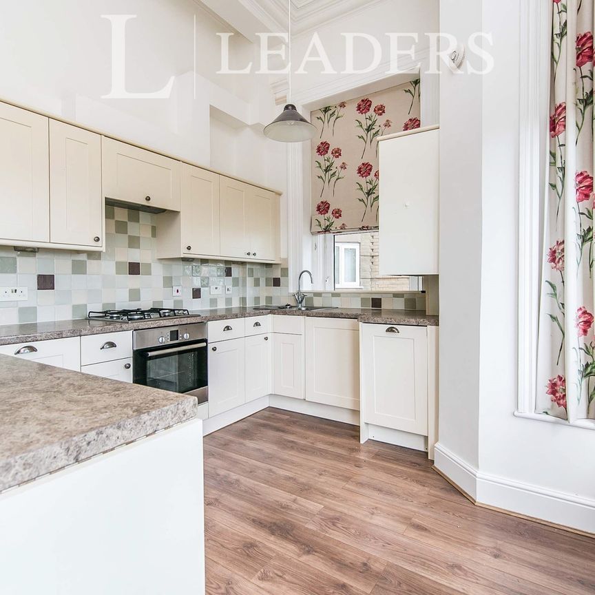 2 bedroom apartment to rent The Towers, Vista Road - Photo 1