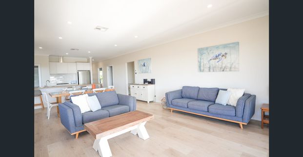 Coastal Villa – Fully Furnished, Ocean Views, Rural Setting. Included all Utilities and gardening - Photo 1