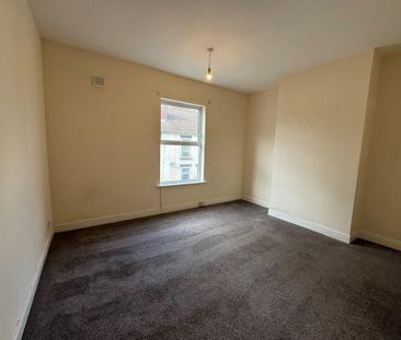 2 bedroom end of terrace house to rent - Photo 5